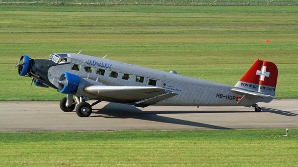 Junkers Ju-52 03.jpg