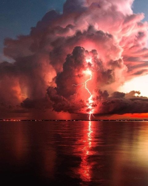 LightningstrikeFlorida.thumb.jpg.00ab16eeae640b61ace7c76edb1a6807.jpg