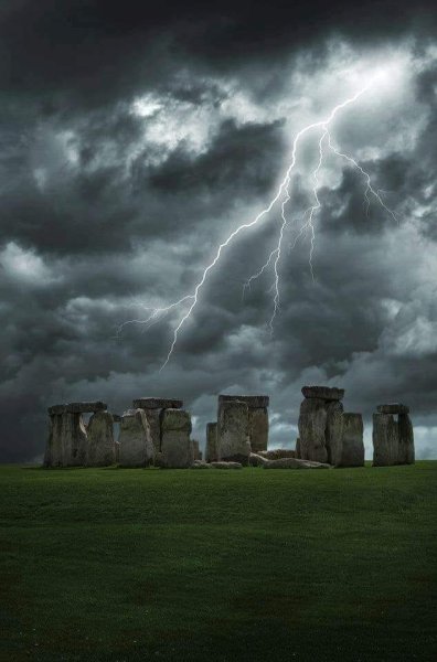 StormStonehenge.thumb.jpg.680df59603b6535e202dcd4fb81773f2.jpg