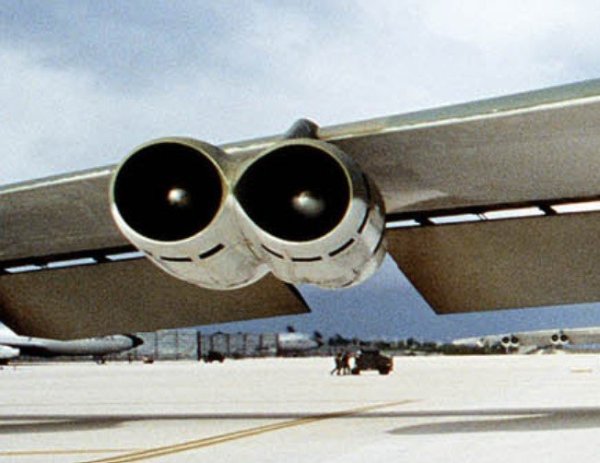 B-52 engine pair.jpg