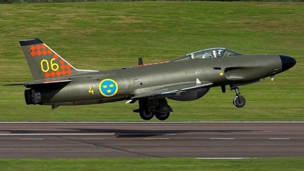 Saab 32 Lansen 05.jpg