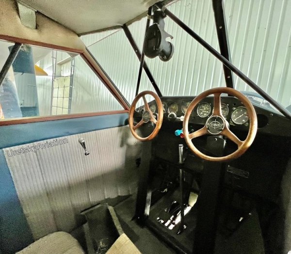 Stinson Junior cockpit.jpg