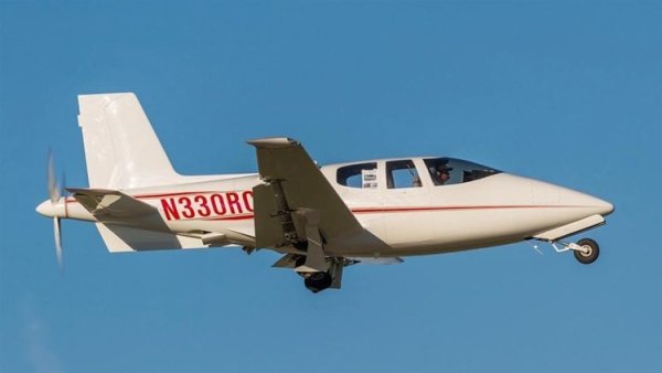 Cirrus VK-30 05.jpg