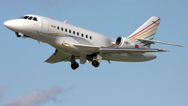Dassault Falcon 2000 02.jpg