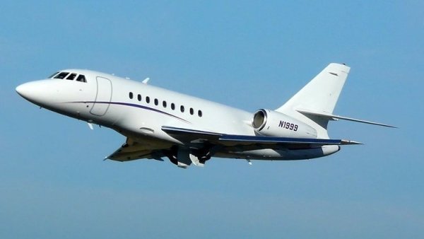 Dassault Falcon 2000 03.jpg