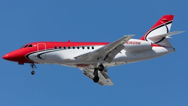 Dassault Falcon 2000 04.jpg