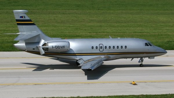 Dassault Falcon 2000 05.jpg