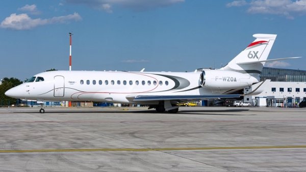 Dassault Falcon 6X 02.jpg