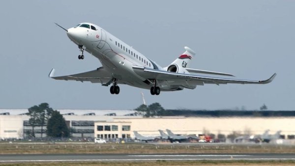 Dassault Falcon 6X 03.jpg