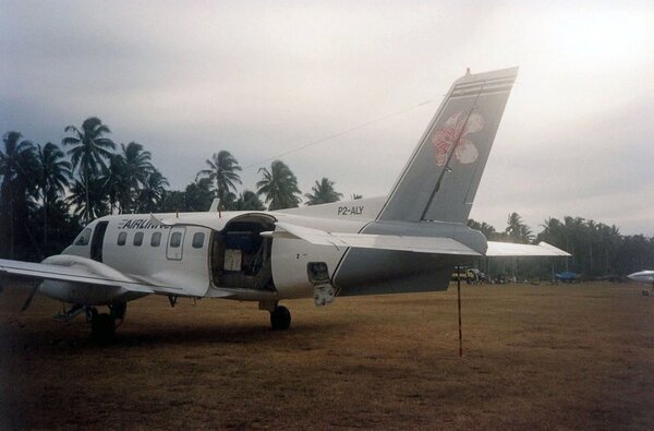Bandeirante at Tokua airfield Oct 5 1994.jpg