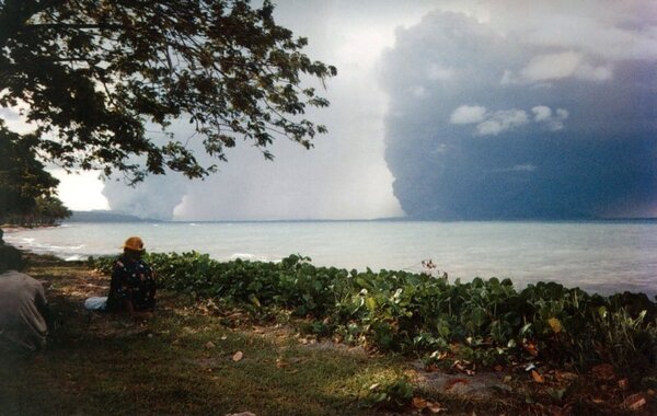 Tavurvur & Vulcan combine 20-9-1994.jpg