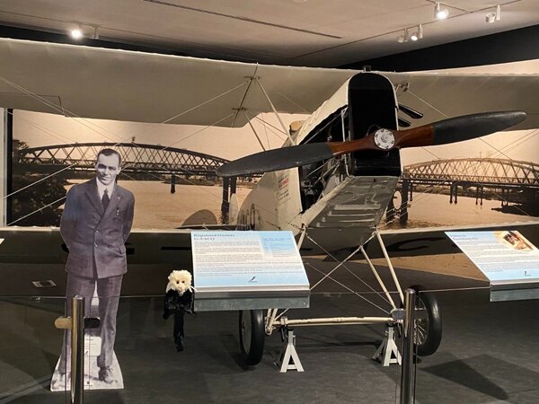 Bert-Hinkler Memorial Bundaberg.jpg