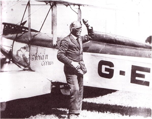 Bert_Hinkler-Avro Avian.jpg