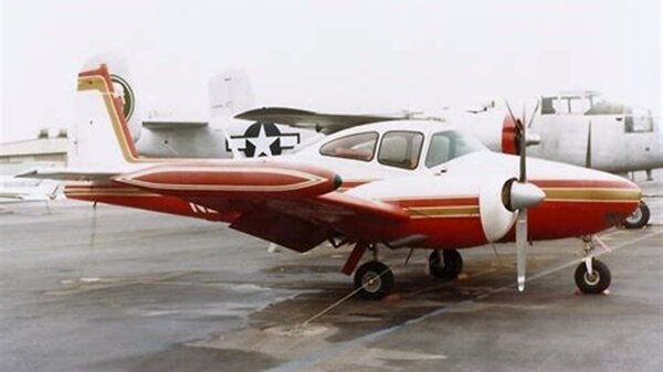 Camair Twin Navion 02.jpg