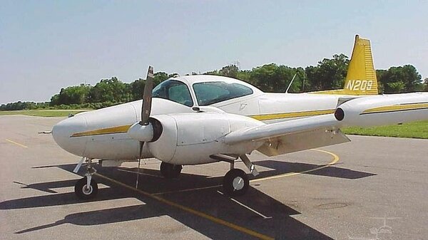 Camair Twin Navion 03.jpg