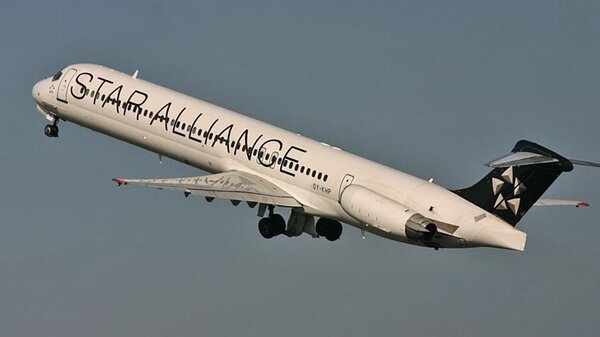 McDonnell Douglas MD-80 04.jpg