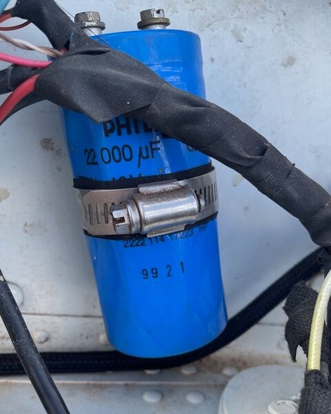Capacitor.thumb.jpg.91455b2c9968b2e58a8015701e52e747.jpg