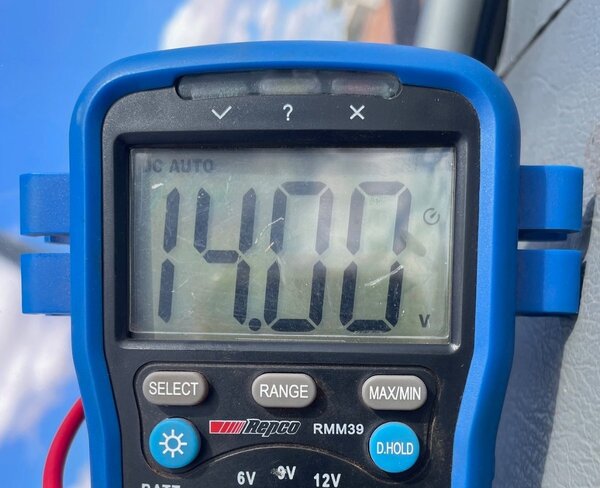 voltmeter.thumb.jpg.288025cc23b62a35fe58f767182bddf7.jpg